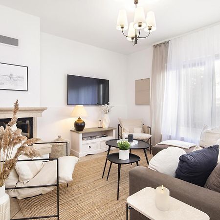 Aquilo Hotel Panorama Тихани Екстериор снимка