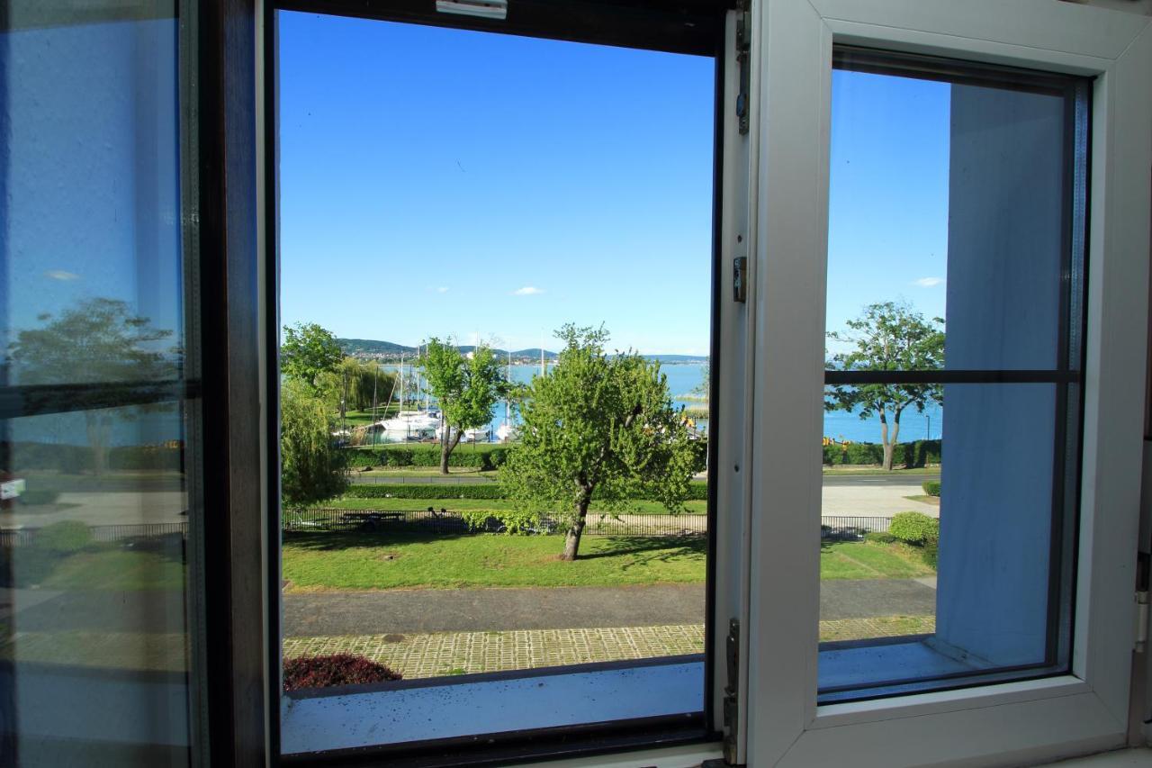 Aquilo Hotel Panorama Тихани Екстериор снимка