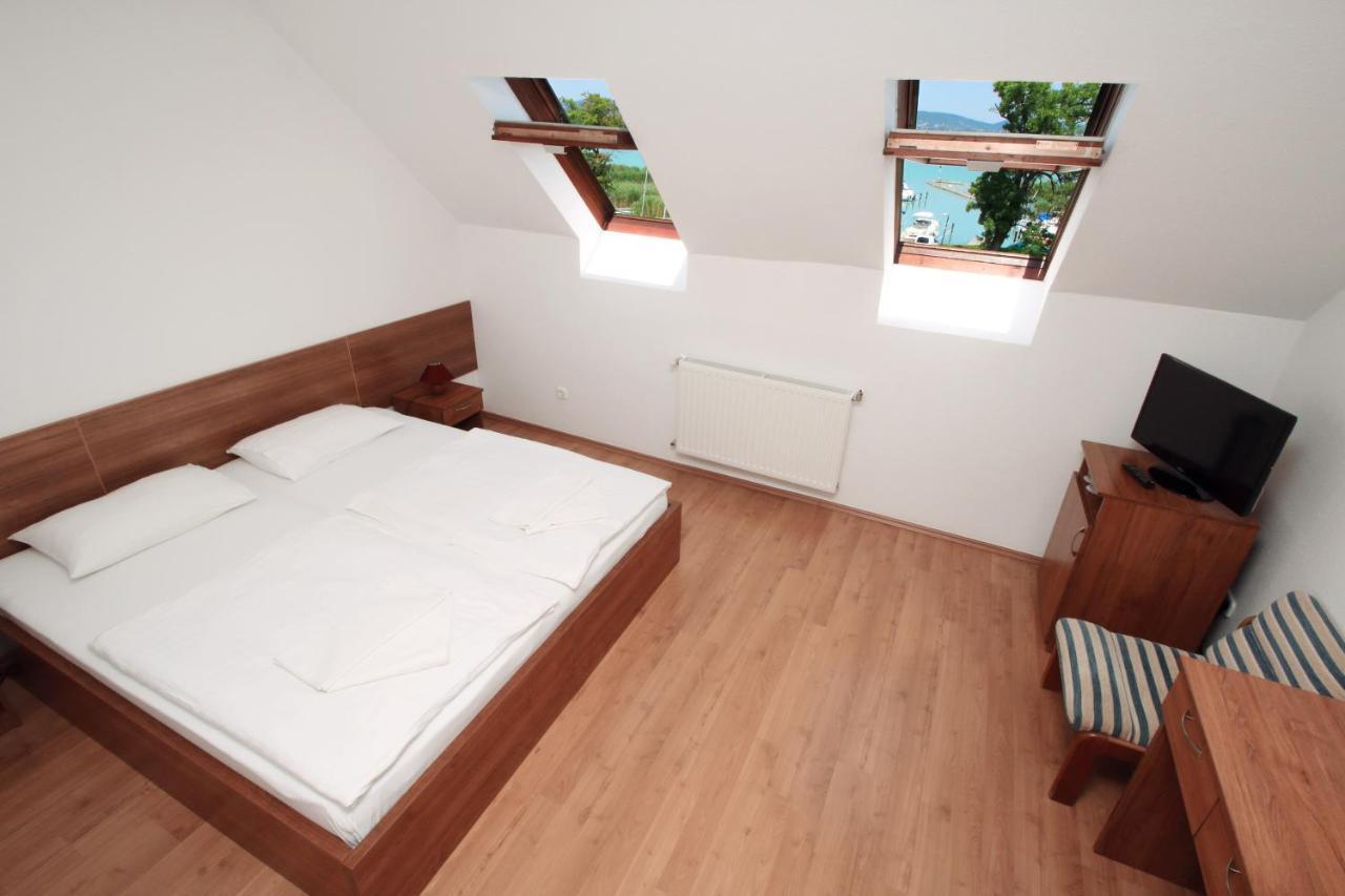 Aquilo Hotel Panorama Тихани Екстериор снимка