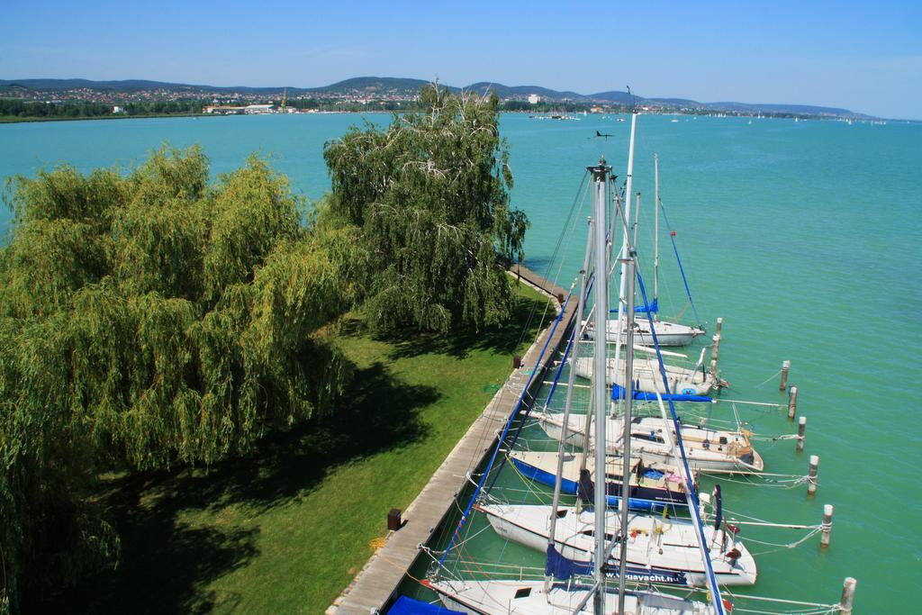 Aquilo Hotel Panorama Тихани Екстериор снимка