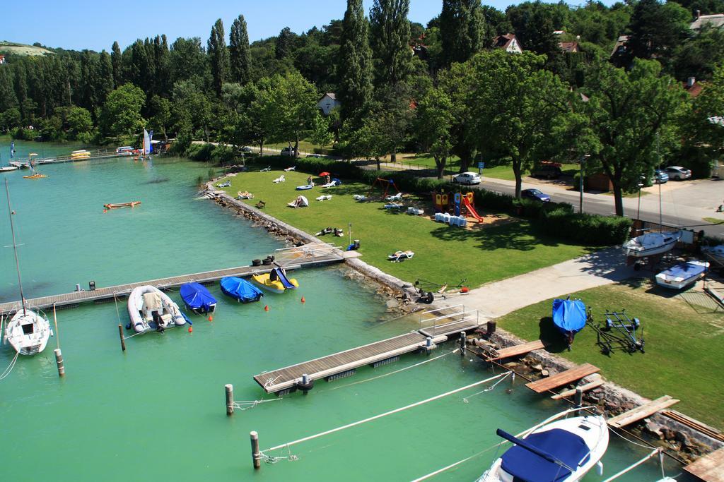 Aquilo Hotel Panorama Тихани Екстериор снимка