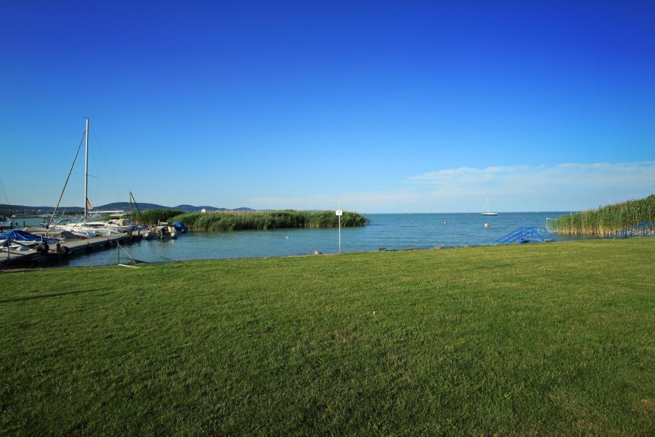 Aquilo Hotel Panorama Тихани Екстериор снимка