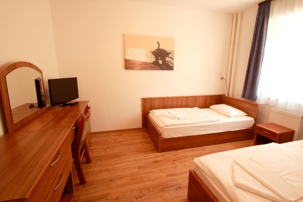 Aquilo Hotel Panorama Тихани Екстериор снимка