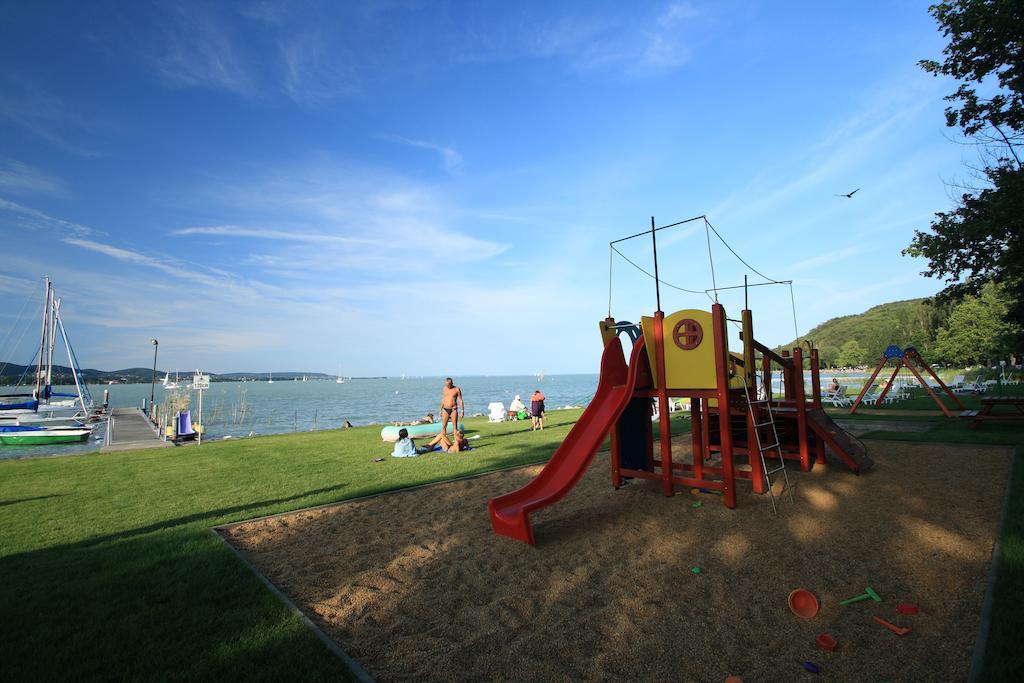 Aquilo Hotel Panorama Тихани Екстериор снимка