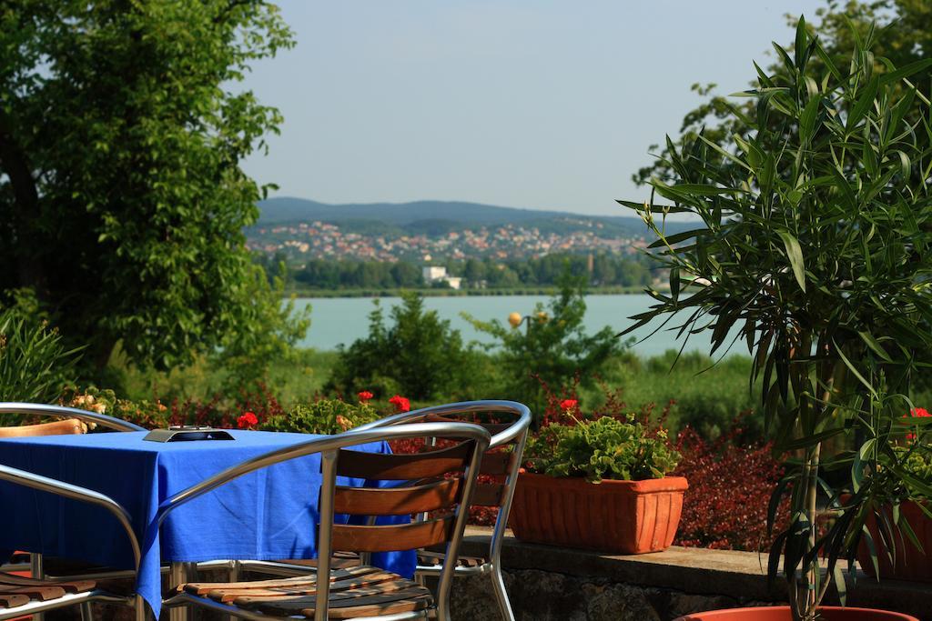 Aquilo Hotel Panorama Тихани Екстериор снимка
