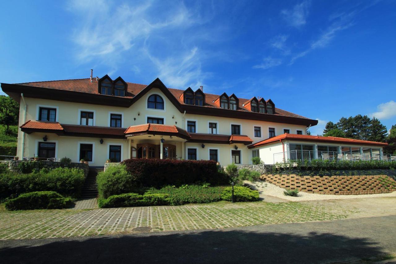 Aquilo Hotel Panorama Тихани Екстериор снимка